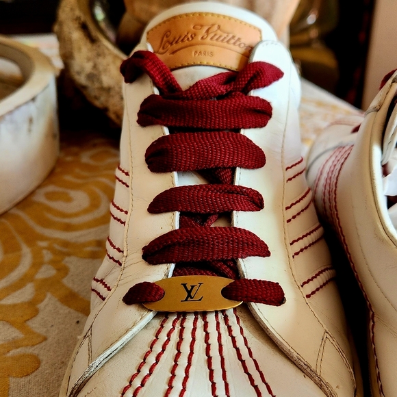 Louis Vuitton - Picture 3 of 7